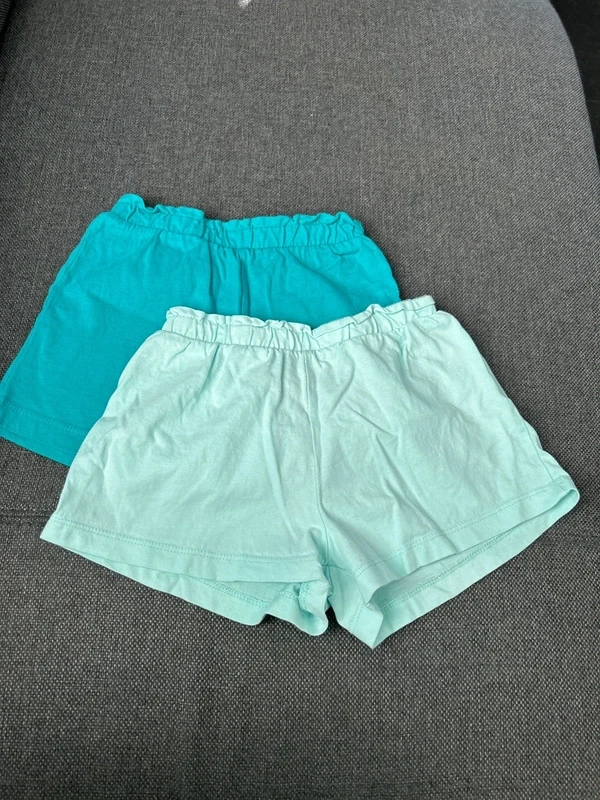 2 groene shorts